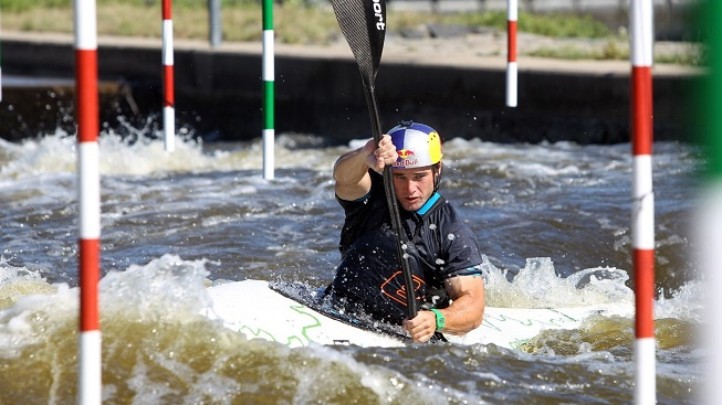 Vodáci proplují centrem Prahy. Sejdeme se na mistrovství v Troji, hlásají