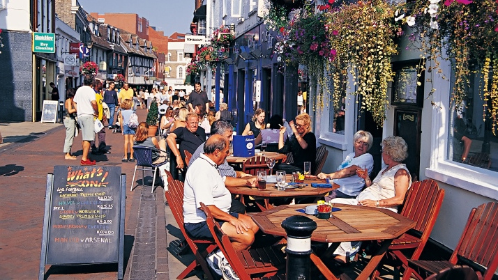 Tyto kavárny si zamilujete aneb kouzelná místa k posezení!