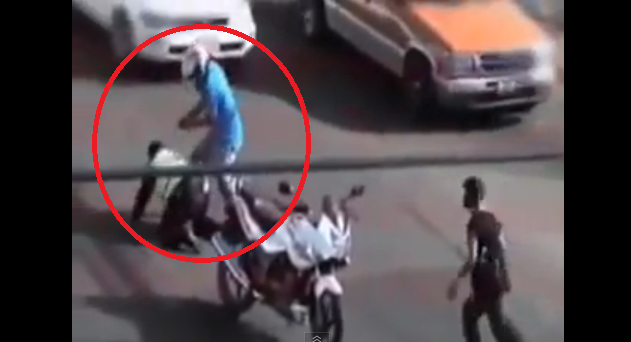 VIDEO: Mladík chladnokrevně zastřelil policistu za bílého dne!