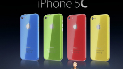 Nový iPhone 5S a 5C nabídnou operátoři v pátek od půlnoci