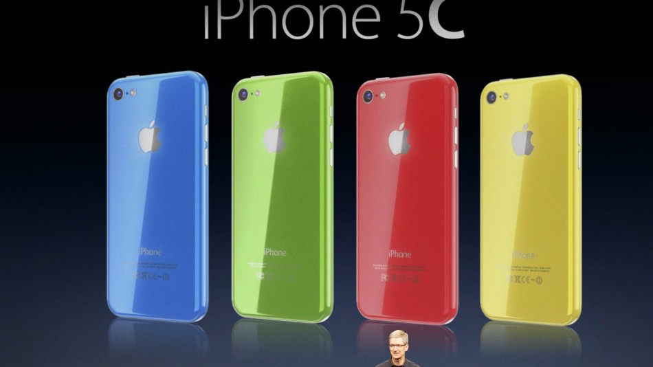 Nový iPhone 5S a 5C nabídnou operátoři v pátek od půlnoci