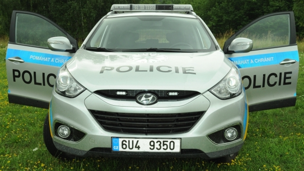 Při policejním zásahu u Prahy byl postřelen člověk. Posléze zemřel