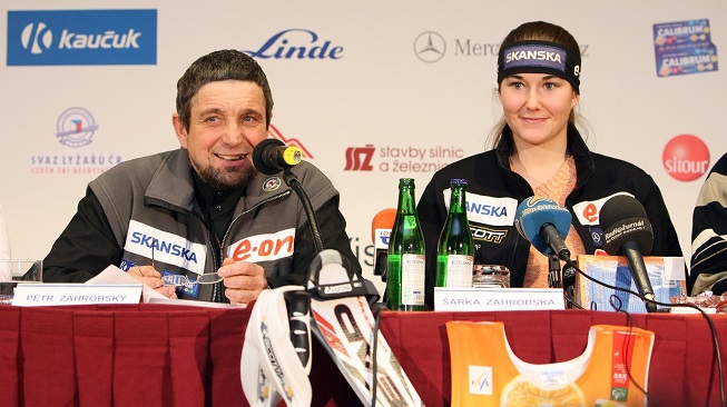 Otce lyžařky Strachové obvinili ze zpronevěry. Půjde za mříže?
