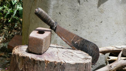 Mačety a šavle se po krvavém útoku jejich majitelům nevrátí, rozhodl soud