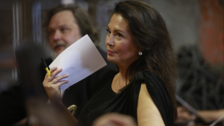 Jak můžete být k panu Klausovi tak hrubý, vyjela Bobo na šéfa Svobodných