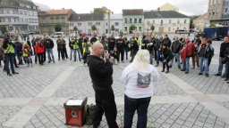 Vláda přijala 7 opatření proti občanským nepokojům