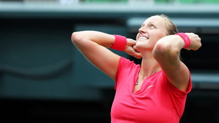 Kvitová vyprovodila soupeřku s "kanárem", dál jde i Berdych