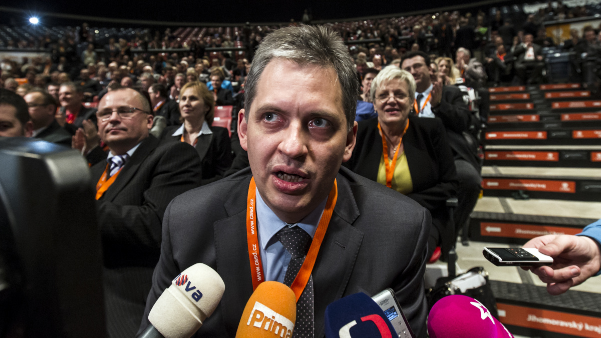 Sestavování kandidátek v ČSSD má daleko k demokracii, zahřměl Dienstbier