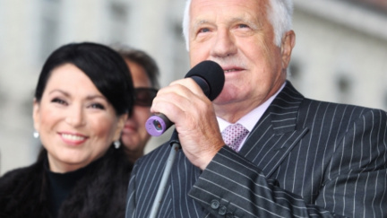 Církev vznesla požadavky v rozporu s dohodou s Klausem, řekl Zeman