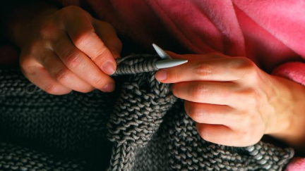 Běžec při maratonu v Kansasu vytvořil rekord - v pletení šály