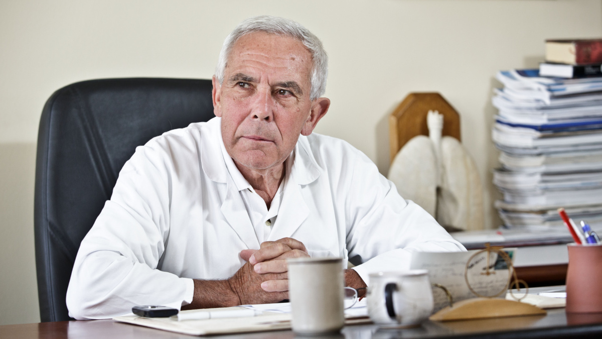 Zeman vyznamená renomovaného chirurga Pavla Pafka