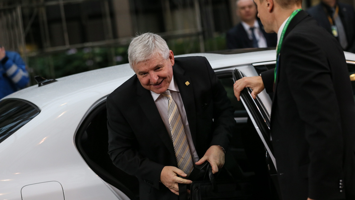 Vláda v demisi jednala naposled, pár bodů nechala novému kabinetu