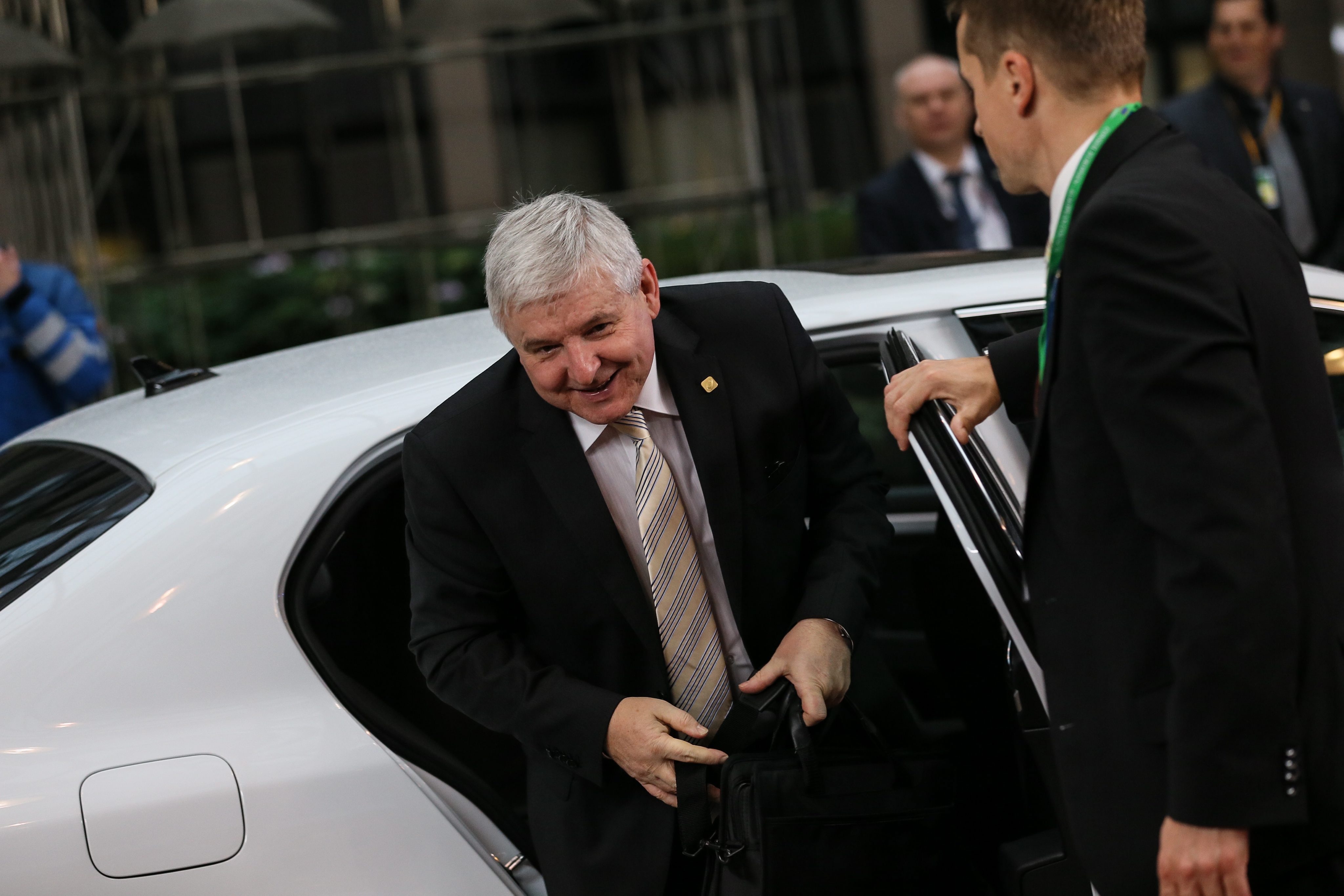 Vláda bude v pondělí rozhodovat o návrzích Rusnokova kabinetu