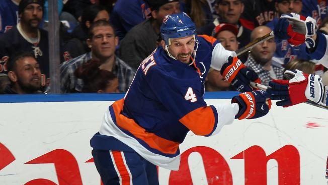 Martínek pomohl dvěma asistencemi k výhře Islanders v Pittsburghu