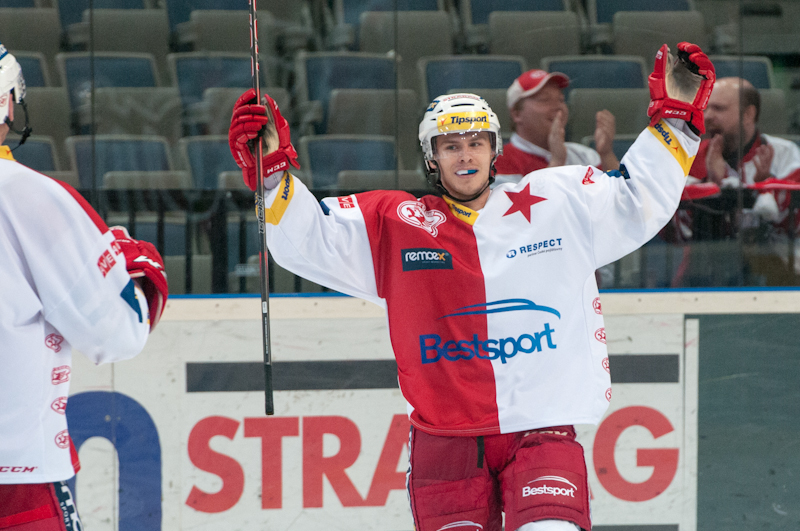 Slavia porazila v nájezdech Karlovy Vary a stíhá Spartu
