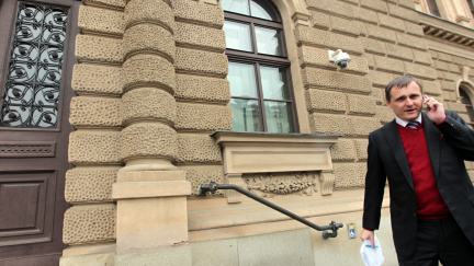 Aktualizováno: Bárta v doprovodu právníků opustil policejní služebnu