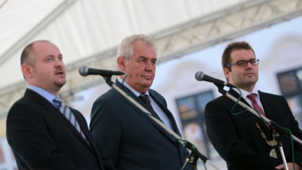 Skoro polovina Čechů viní z krize v ČSSD Haška, čtvrtina Zemana