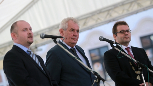 Skoro polovina Čechů viní z krize v ČSSD Haška, čtvrtina Zemana