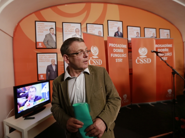 ČSSD projednala Zemanovy připomínky, na svých ministrech si stojí