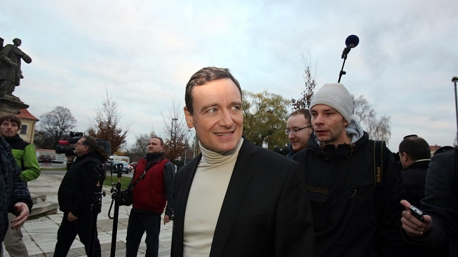 Rath na autogramiádě své knihy Absurdní proces rozdal desítky podpisů