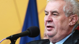 Zeman zřejmě bude muset plnit své povinnosti. Sněmovna hodlá zamítnout změnu