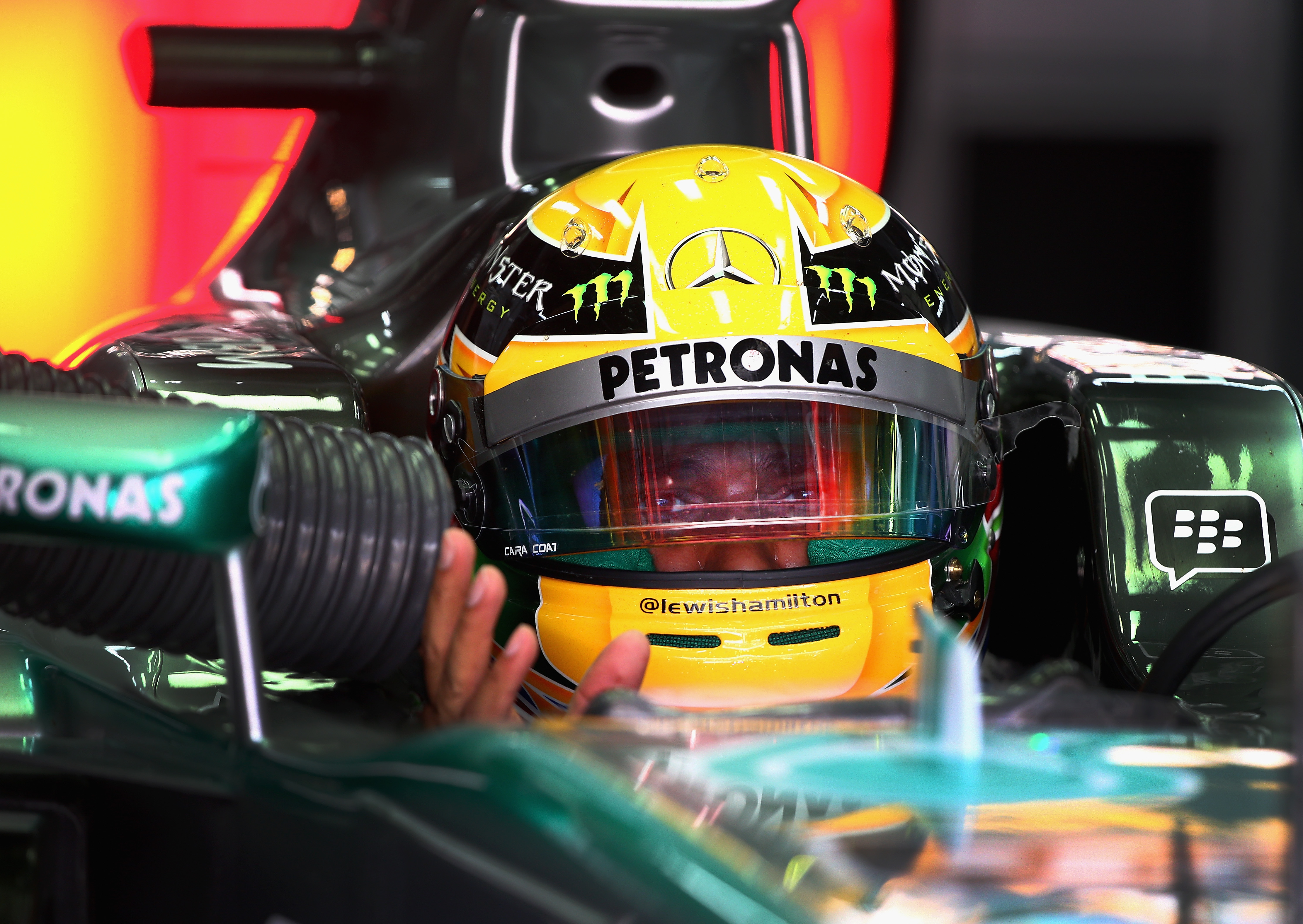 Hamilton odjede poslední dva závody sezony s novým podvozkem