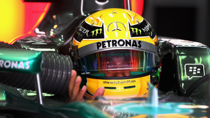 Hamilton odjede poslední dva závody sezony s novým podvozkem