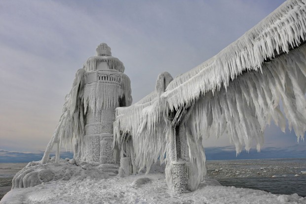 Neuvěřitelné fotky! Okolí Michiganského jezera pokrývá masivní vrstva ledu