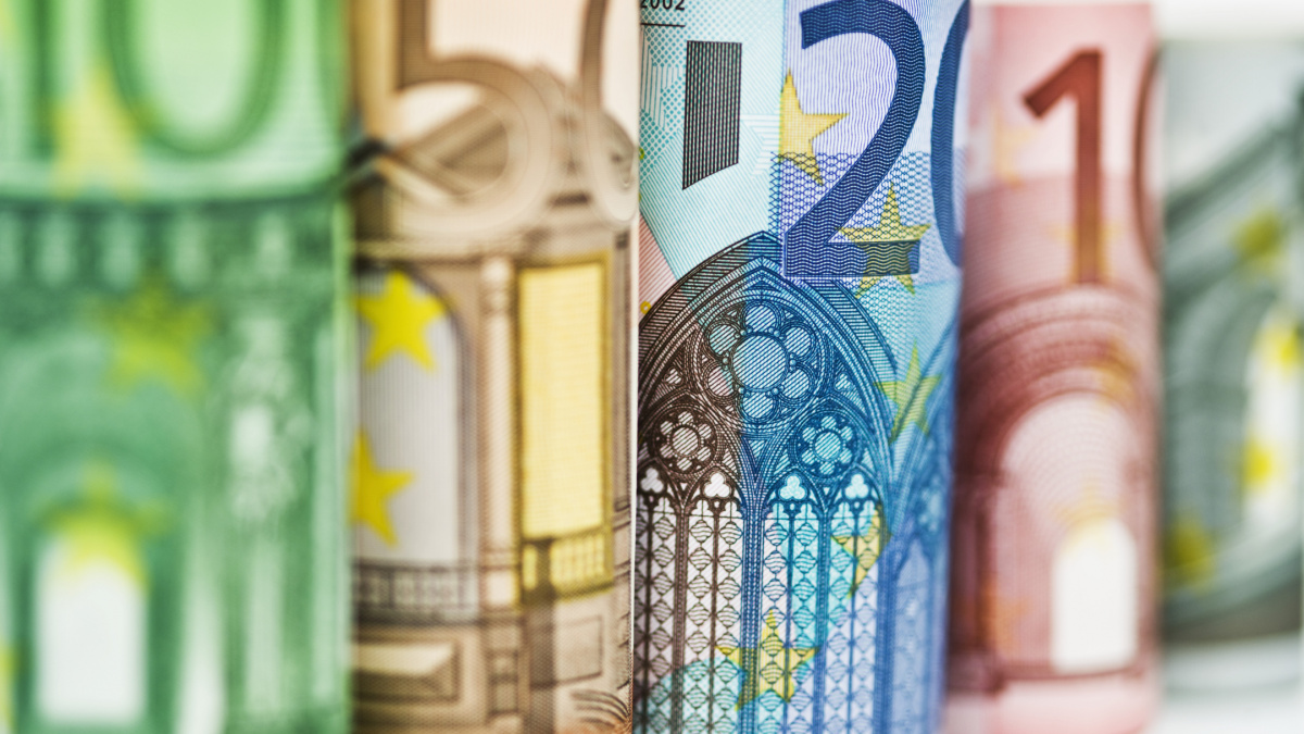 Euro kvůli ukrajinské krizi kleslo na devítiměsíční minimum