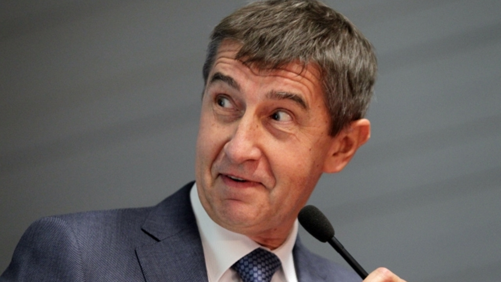 Babiš totálně válcuje ČSSD, Okamura přeskočil ODS. Všeho nechte a hleďte na průzkum