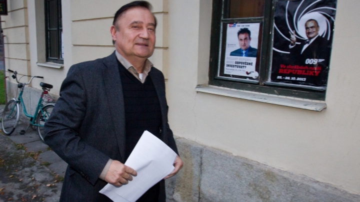 Senátor Dryml požádal ředitele BIS o prověření České národní banky