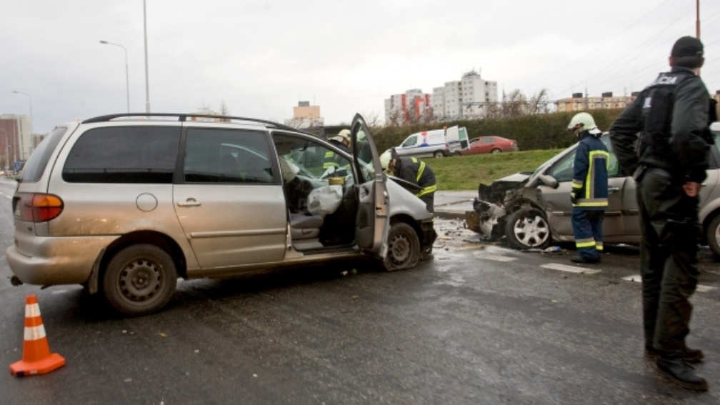 Mladík na Plzeňsku nezvládl předjíždění. Při čelní srážce zemřel