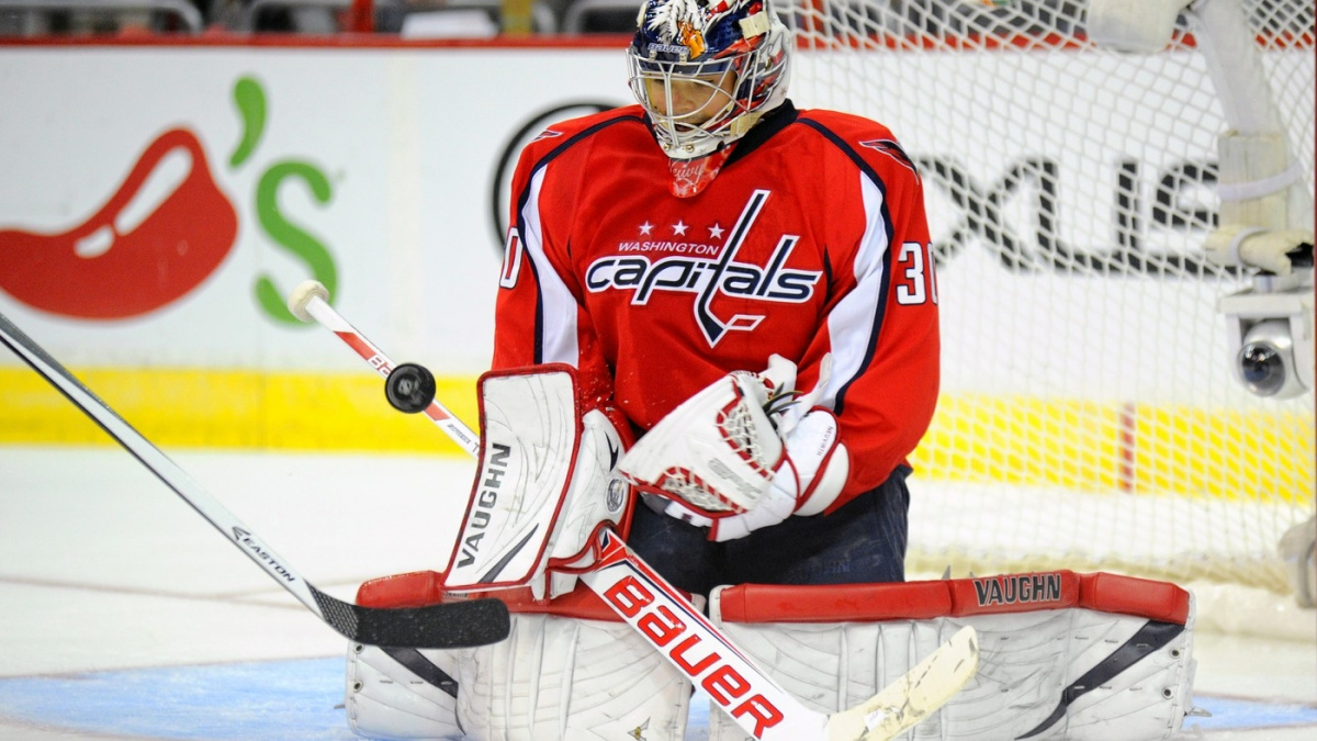 Gólman Neuvirth se na tréninku zranil