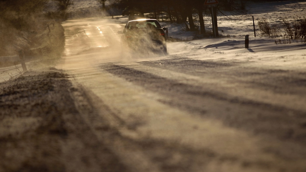 Náledí a mlhy komplikují dopravu