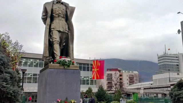 Tajemná socha Tita zaskočila Skopje, kdo ji tam dal?