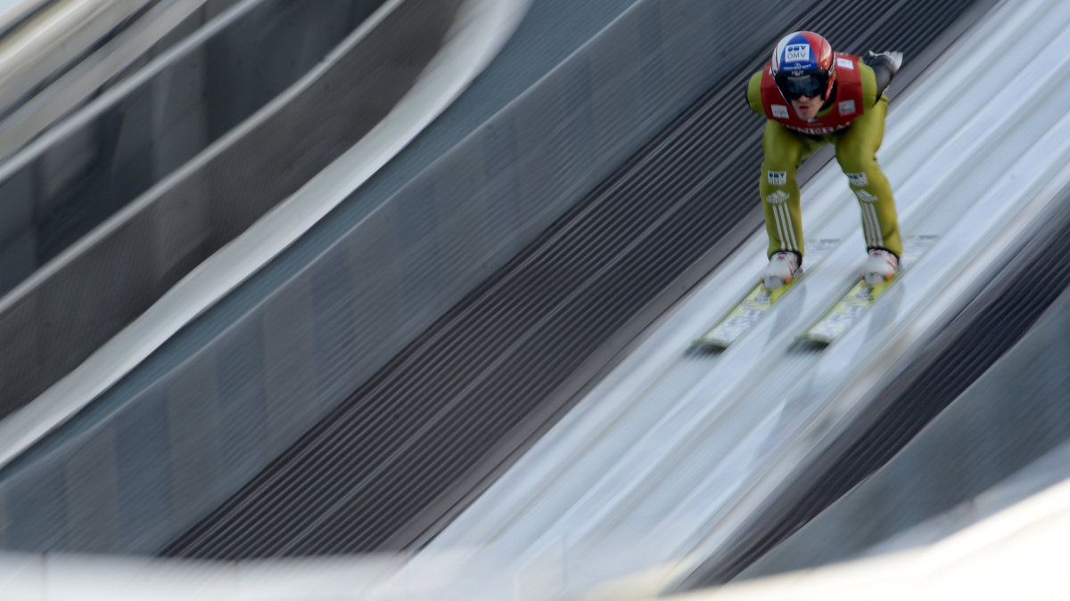 Koudelkův vstup do sezony se odkládá, skokan stále rehabilituje