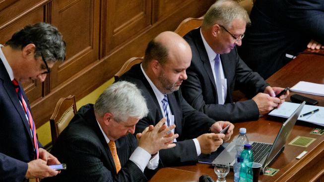 Třepu se, abych na ten Mandelův pohřeb nemusel, svěřil se Rusnok nevědomky