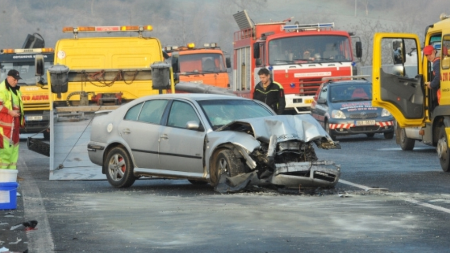 Na dálnici D1 při havárii přišlo o život roční dítě