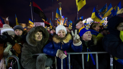 V Kyjevě vyšly nové zákony. Demonstranti nadále bojují s policií i zápalnými lahvemi