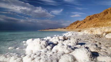 Moře vyplavilo na španělskou pláž dvě tuny hašiše