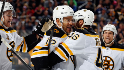 Krejčí se trefil v závěru. Odstartoval obrat Bostonu v Calgary