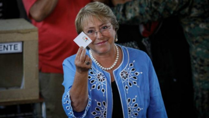 Chile volili prezidentku, zvítězila socialistka Bacheletová