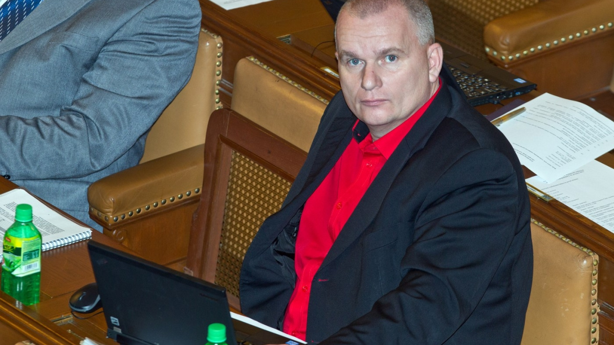 Poslanci vydali Bronislava Schwarze (ANO) k trestnímu stíhání