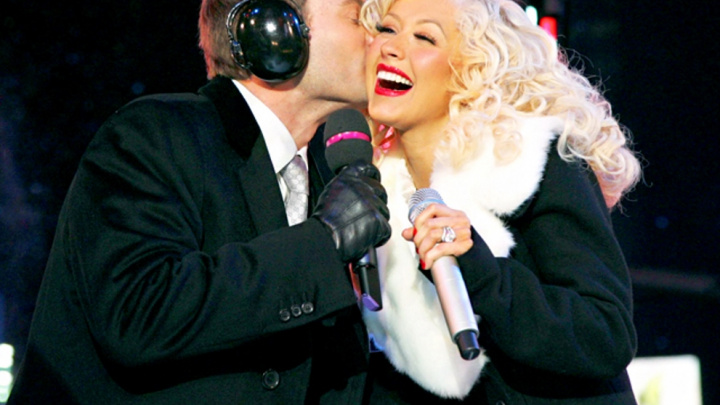 Nestydaté novoroční polibky slavných. Kdo se odvázal nejvíce?