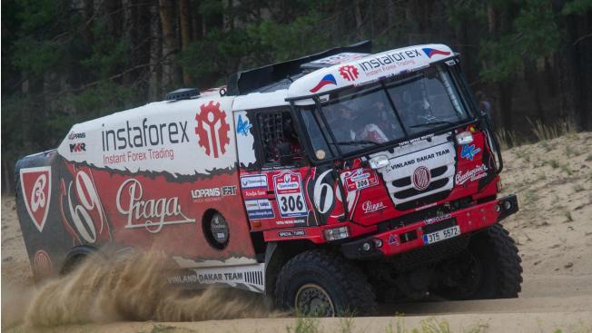 Loprais nabral na Rallye Dakar půlhodinovou ztrátu a je šestý