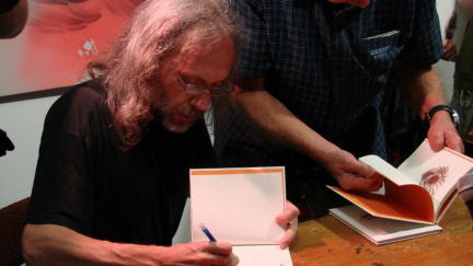 Básník ztratil ve vlaku rukopisy, prosí o pomoc