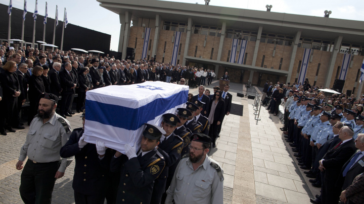 Státní pohřeb: Šaron bránil Izrael jako lev, vzpomínal prezident