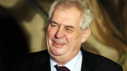 Zeman je v rauši z autoritářského Orbána