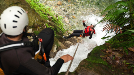 Canyoning - adrenalin každým coulem