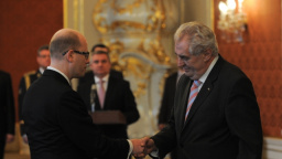 Aktualizováno: Dočkal se! Prezident Zeman jmenoval Sobotku premiérem